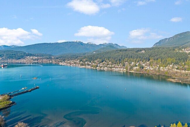 3055 Murray St in Port Moody, BC - Building Photo - Building Photo