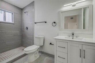 7777 NW 8th Ct in Miami, FL - Building Photo - Building Photo