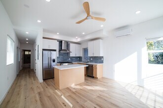 4369 Rosewood Ave in Los Angeles, CA - Building Photo - Building Photo