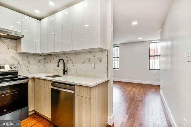 property at 182 E Huntingdon St