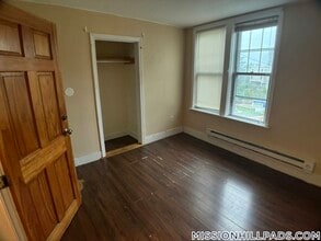 739 Parker St in Boston, MA - Foto de edificio - Building Photo