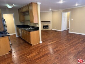 2141 S Bentley Ave in Los Angeles, CA - Building Photo - Building Photo