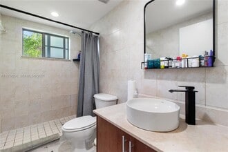 1050 7th St, Unit 1050-3 in Miami Beach, FL - Foto de edificio - Building Photo