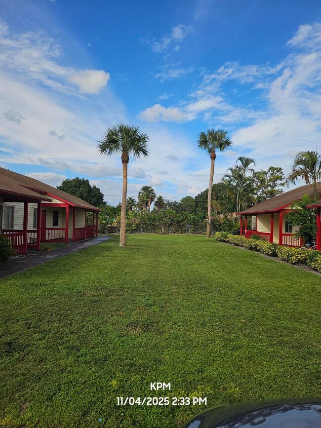 1305 Rosewood Villa Ln in West Palm Beach, FL - Building Photo - Building Photo