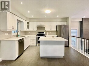 229 Sunny Meadow Ct in Kitchener, ON - Building Photo - Building Photo