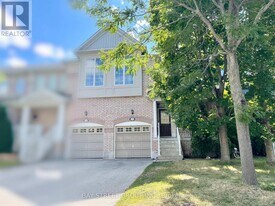 196 Kirkvalley Crescent in Aurora, ON - Building Photo