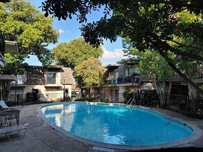 170 De Chantle Road in San Antonio, TX - Building Photo - Building Photo