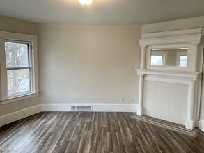 1855 W 65th St-Unit -Unit 2 in Cleveland, OH - Foto de edificio - Building Photo