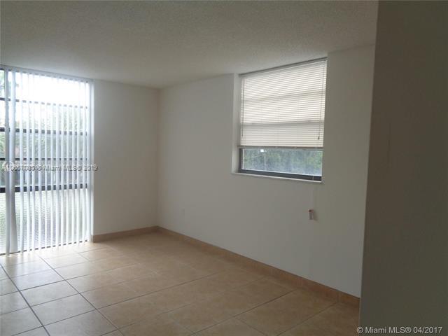 16851 NE 23rd Ave, Unit 119 in North Miami Beach, FL - Building Photo - Building Photo