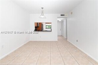 9189 NW 1st St, Unit 201 in Pembroke Pines, FL - Building Photo - Building Photo