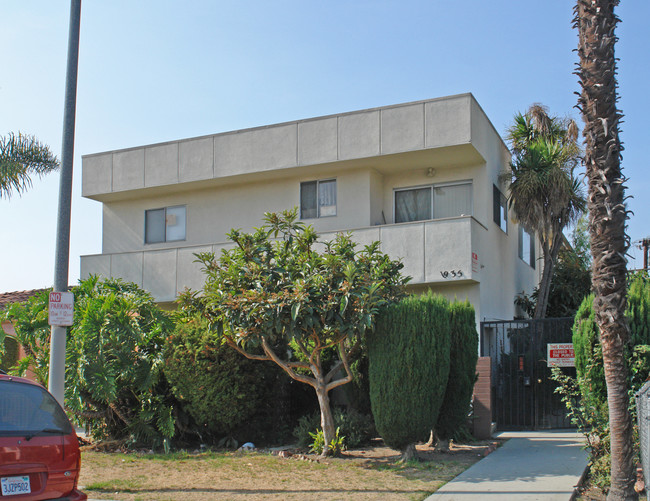 1935 S Holt Ave in Los Angeles, CA - Building Photo - Building Photo