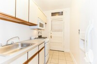 636 W Cornelia Ave, Unit 638N2 in Chicago, IL - Building Photo - Building Photo