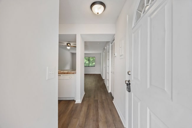 3555 S Carolina 544 Overpass in Conway, SC - Foto de edificio - Building Photo