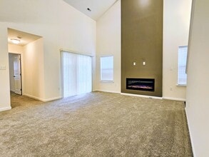 24 Howard Dr in Willow Street, PA - Foto de edificio - Building Photo