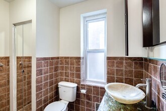 2410 Carpenter St in Philadelphia, PA - Building Photo - Building Photo