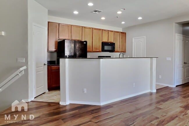 1409 N 81st Dr, Unit 18-202 in Phoenix, AZ - Building Photo - Building Photo