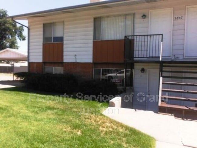 property at 2857 Elm Cir