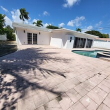 5700 NE 20th Ave in Fort Lauderdale, FL - Building Photo - Building Photo