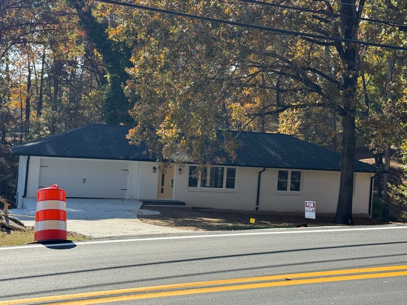 3974 Hamilton Mill Rd in Buford, GA - Building Photo