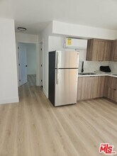 3207 W 18th St in Los Angeles, CA - Building Photo - Building Photo