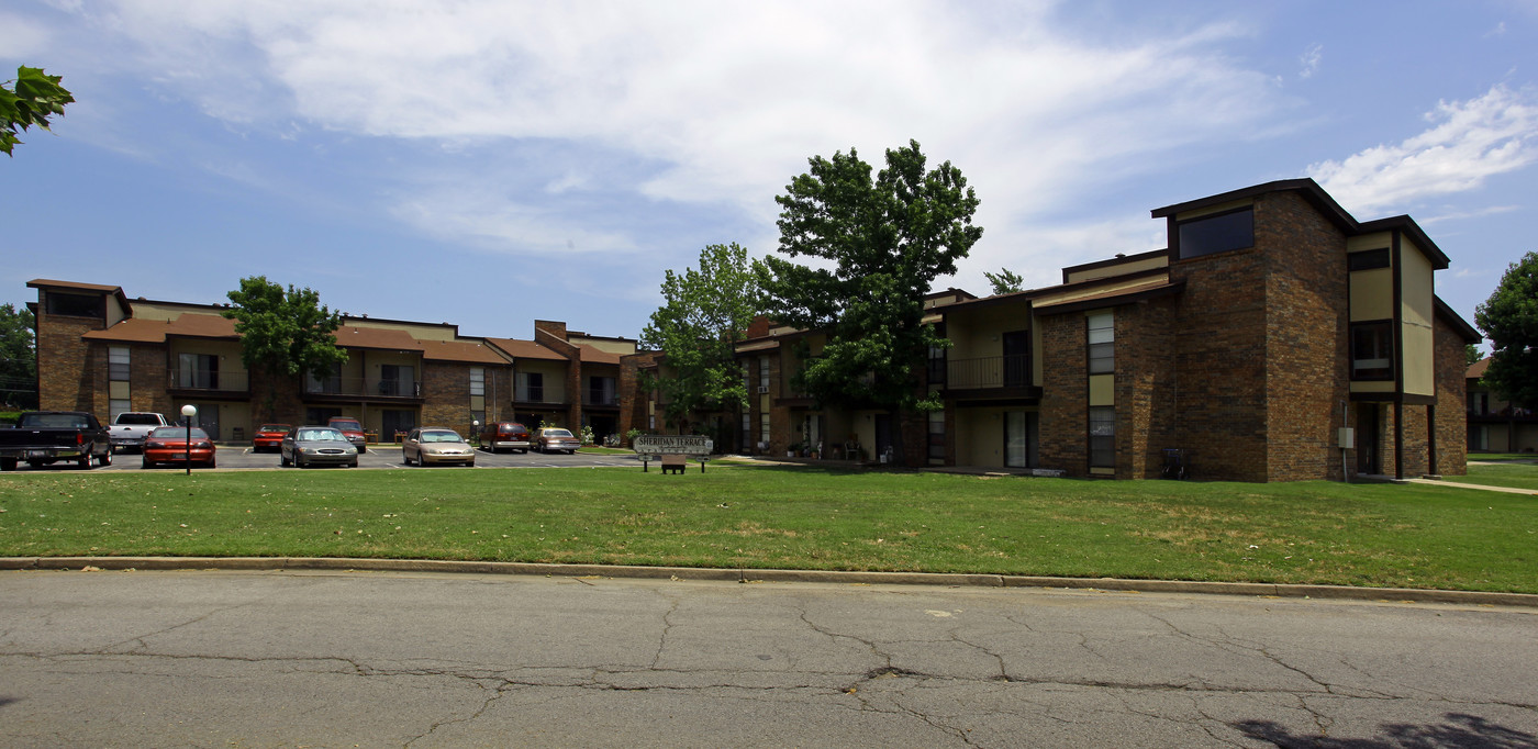 Sheridan Terrace in Tulsa, OK - Building Photo