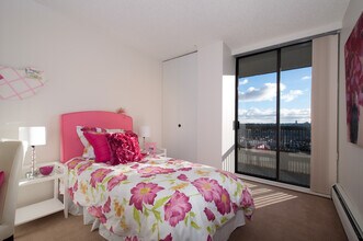 Brentlawn Towers in Burnaby, BC - Building Photo - Building Photo