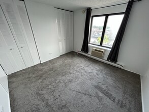 9098 W Terrace Dr in Niles, IL - Building Photo - Building Photo