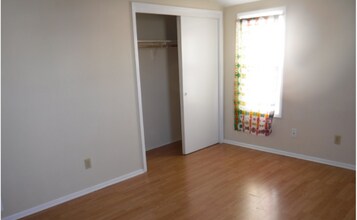 513 N Oak Ave in Owatonna, MN - Building Photo - Building Photo
