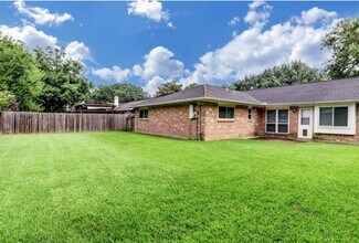 13822 Wickersham Ln in Houston, TX - Building Photo - Building Photo