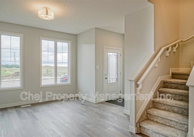 17 Nouveau Dr in St. Albert, AB - Building Photo - Building Photo