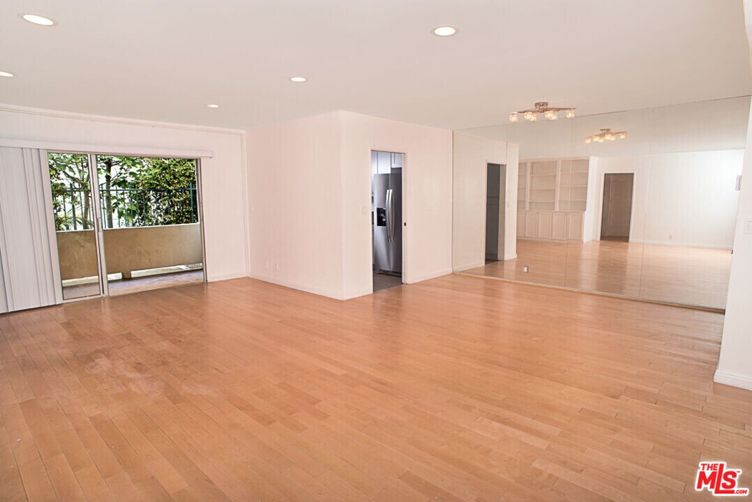 416 N Oakhurst Dr in Beverly Hills, CA - Building Photo