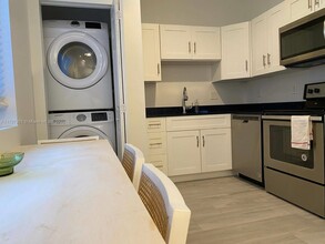 427 NW 34th St in Miami, FL - Building Photo - Building Photo