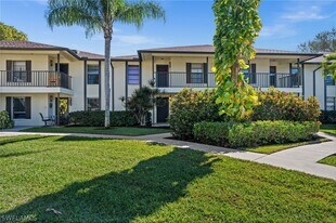 500 Misty Pines Cir in Naples, FL - Building Photo