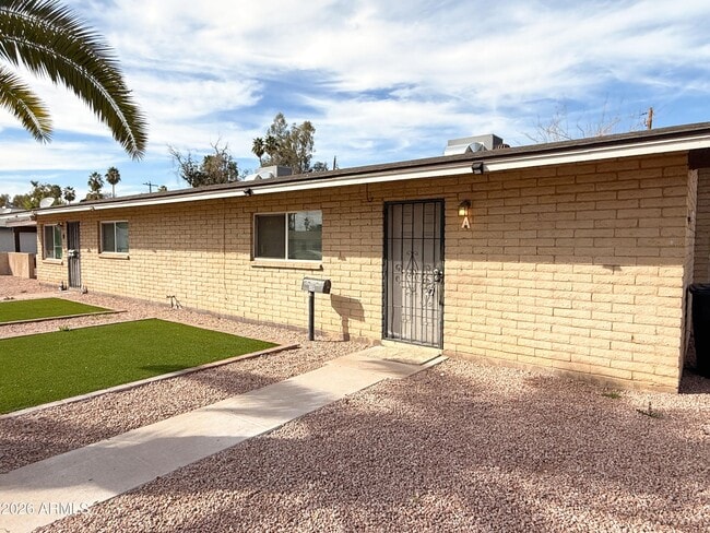 1122 S McClintock Dr in Tempe, AZ - Building Photo - Building Photo