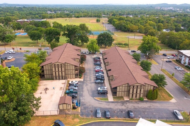 property at 525 N Dupont Ave