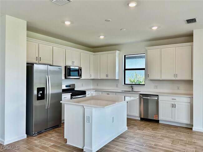 24869 Surf Hvn Ln in Bonita Springs, FL - Building Photo - Building Photo