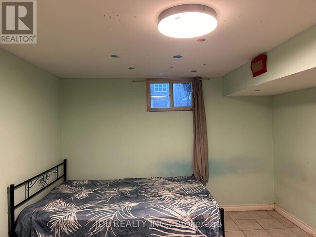 62 Newlands Ave in Toronto, ON - Building Photo - Building Photo