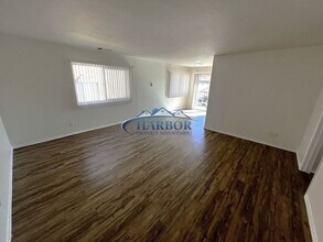 672 W 12th St in Los Angeles, CA - Building Photo - Building Photo