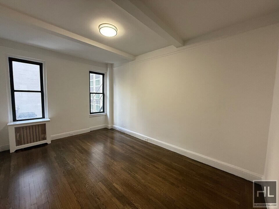 EAST 46 STREET in New York, NY - Building Photo