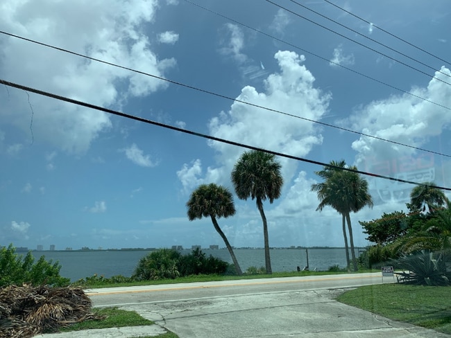 13825 S Indian River Dr in Jensen Beach, FL - Building Photo - Building Photo