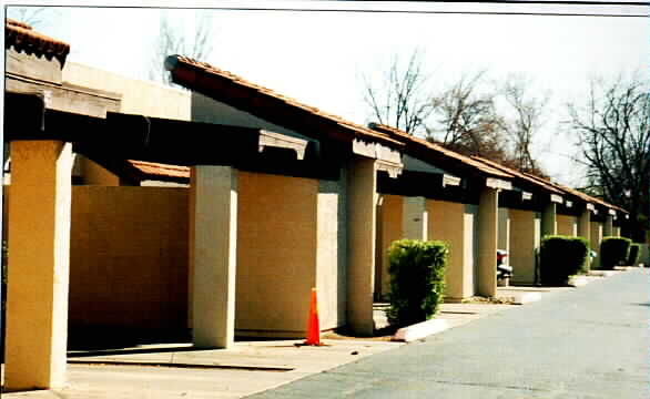 Cielo Vista Condominiums in Phoenix, AZ - Building Photo