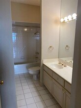 5200 Keller Springs Rd in Dallas, TX - Foto de edificio - Building Photo