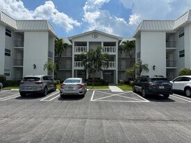 29 Colonial Club Dr, Unit 205 in Boynton Beach, FL - Building Photo