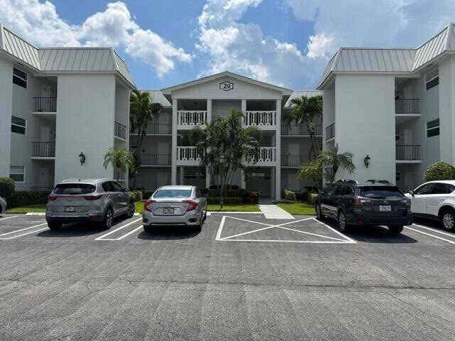 29 Colonial Club Dr, Unit 205 in Boynton Beach, FL - Building Photo
