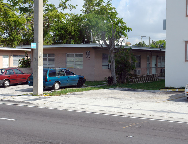 Llanes Apartments in Miami, FL - Building Photo - Building Photo