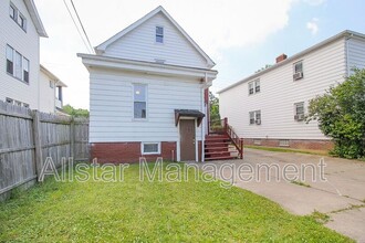 12901 McCracken Rd in Garfield Heights, OH - Building Photo - Building Photo