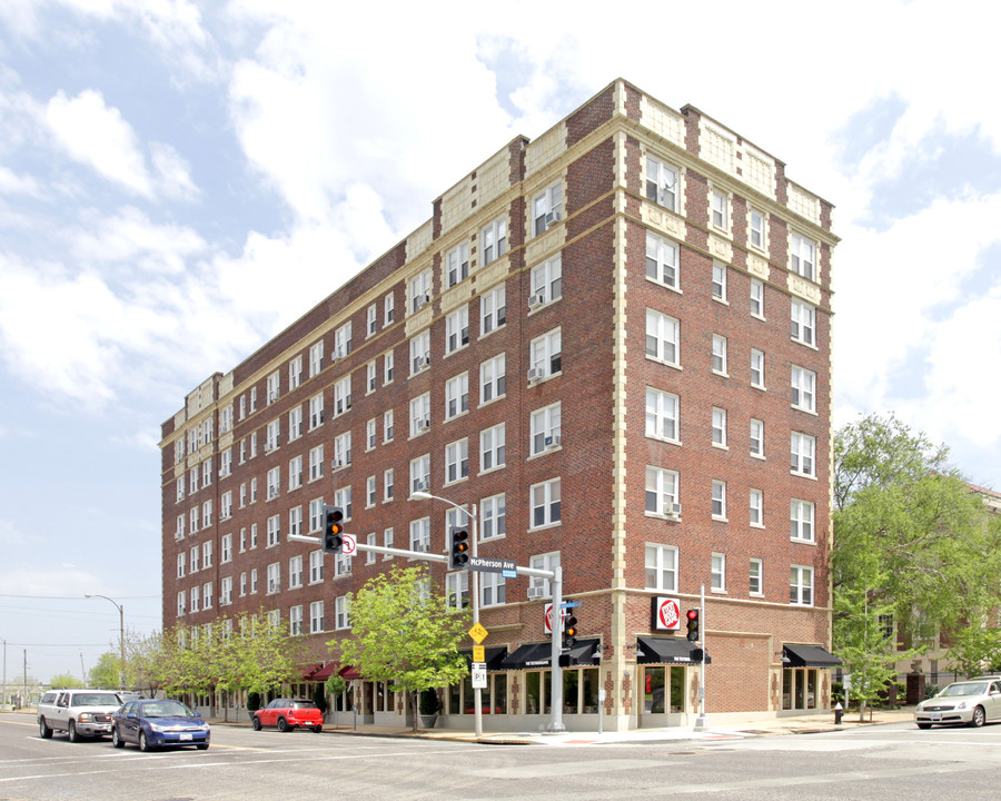 The Lindell Park Apartments in St. Louis, MO - Building Photo