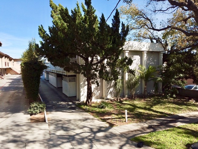 44 N Roosevelt Ave in Pasadena, CA - Building Photo - Other