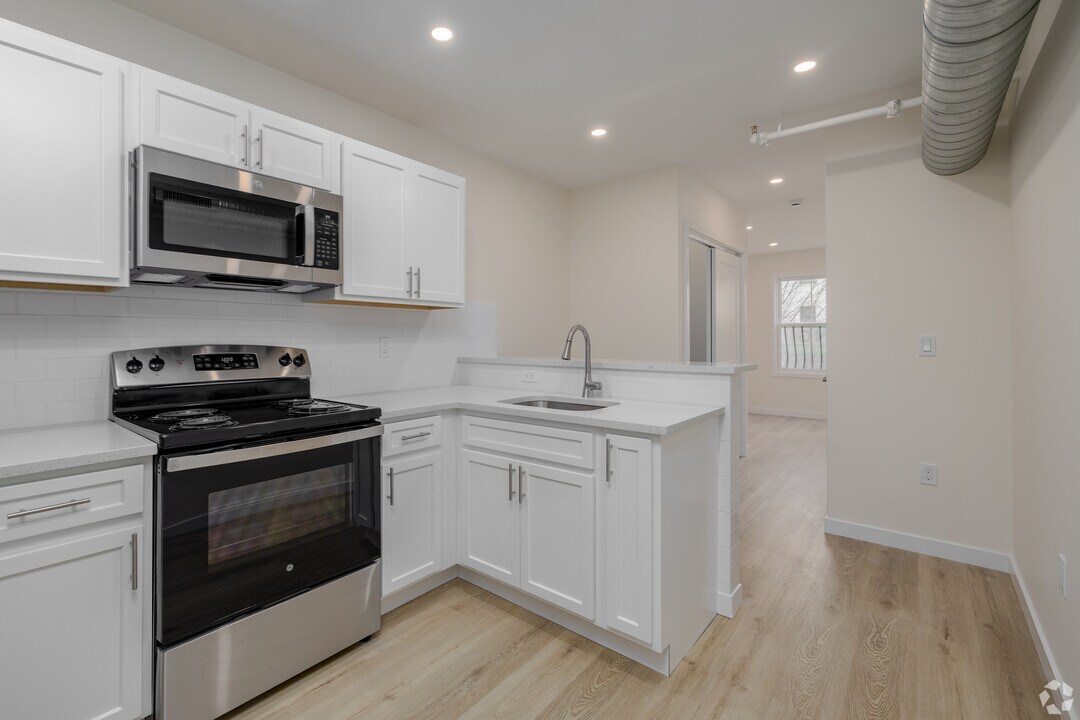 584 Main St in Middletown, CT - Building Photo