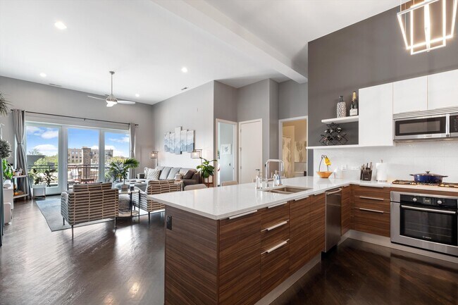 2410 W Bloomingdale Ave in Chicago, IL - Building Photo - Building Photo